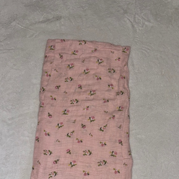 Mom cozy Pink Floral Baby swaddle Blanket - Picture 5 of 7